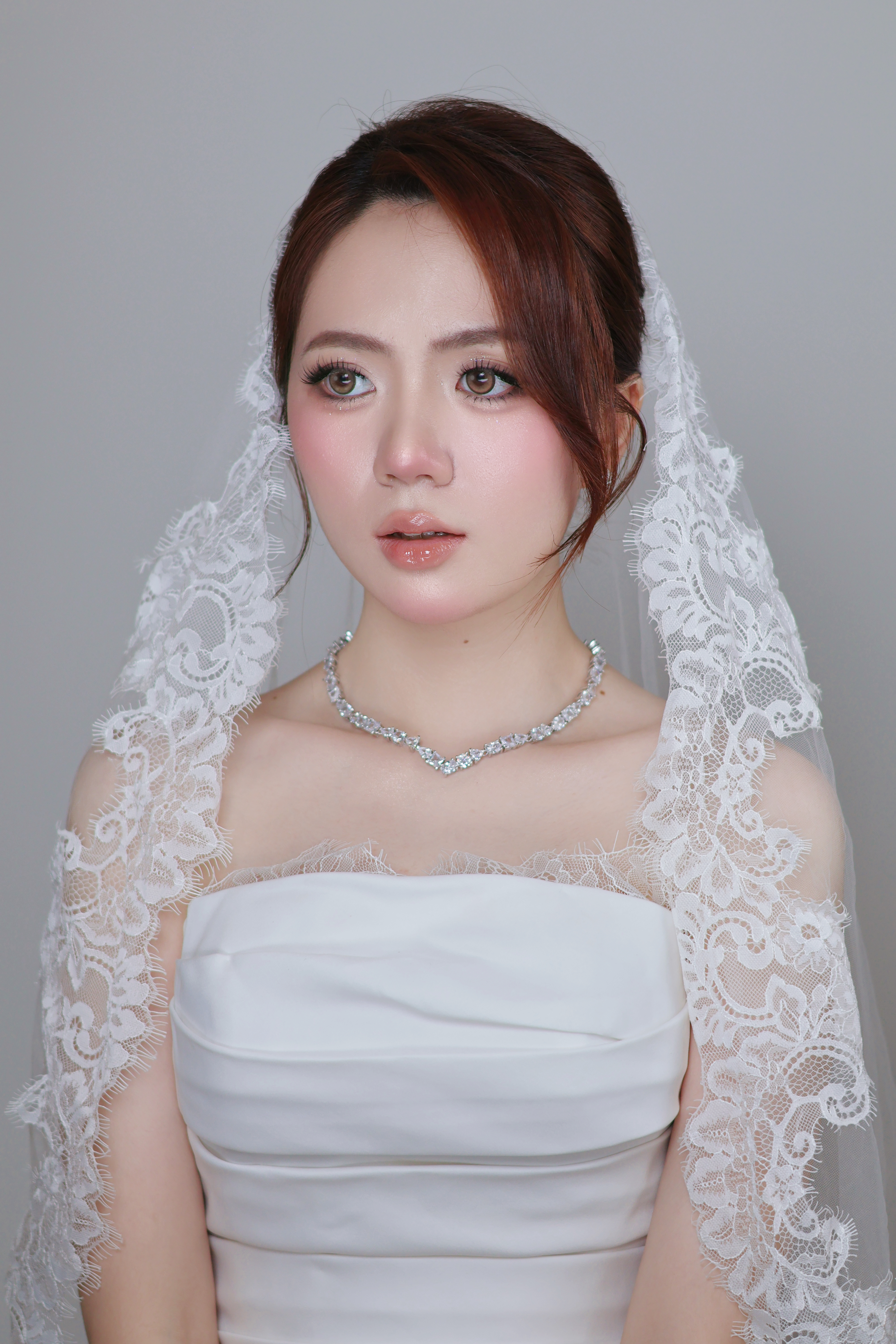 Chân dung cô dâu Việt makeup tone Thái nhẹ, da căng mịn tự nhiên